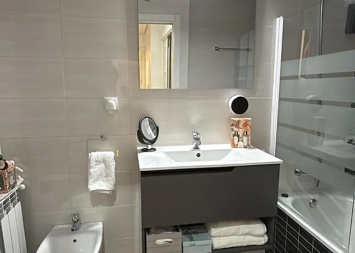 - Con Parking Incluido * 카스트로우르디알레스